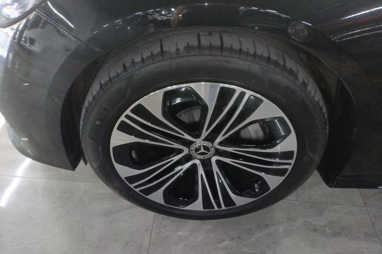 Used Mercedes-Benz E-Class New Energy 2024 E 350 e L Plug-in Hybrid Sedan Left Front Wheel Hub