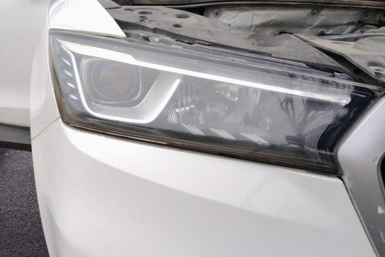 Used BORGWARD BX5 2017 20TGDI Automatic Two-Wheel Drive Pioneer Edition Right Front Headlight