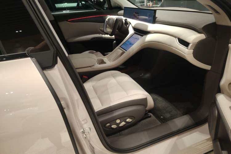 Used IM LS6 2025 Lingxi Intelligent Driving Edition Right Front Seat