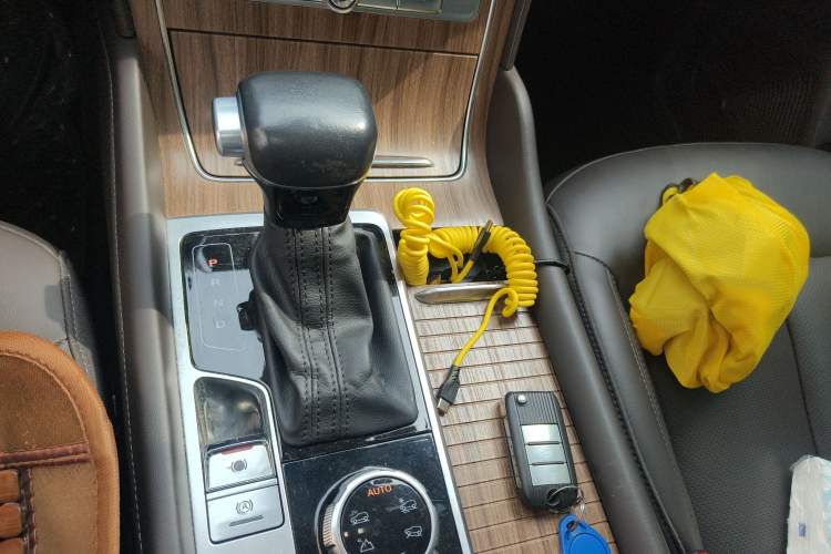 Used Roewe RX8 2018 30T Smart Connectivity All-Wheel Drive Supreme Edition