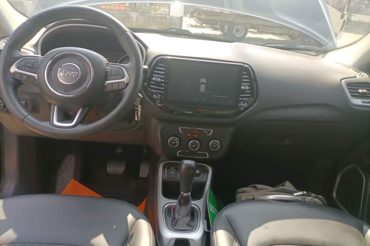 Used Jeep Compass 2017 200T Automatic Enjoyment Version
