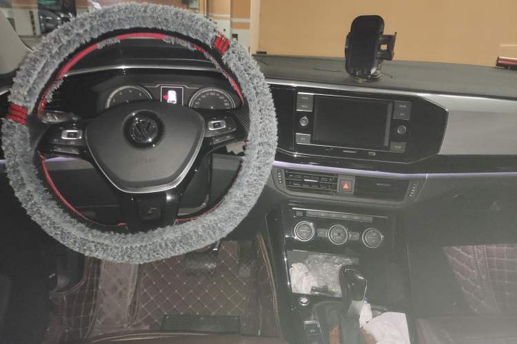 Used Volkswagen Tayron 2019 330TSI Two-Wheel Drive Luxury Model China VI Standard Center Console