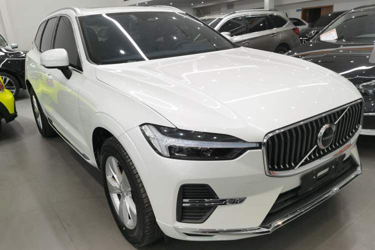 Used Volvo XC60 2022 B5 4x4 Zhiyi Luxury Edition Front Right 45 Deg
