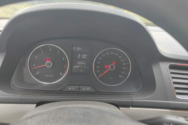 Used Volkswagen Lavida 2013 Restyled Classic 1.6L Manual Comfort Edition