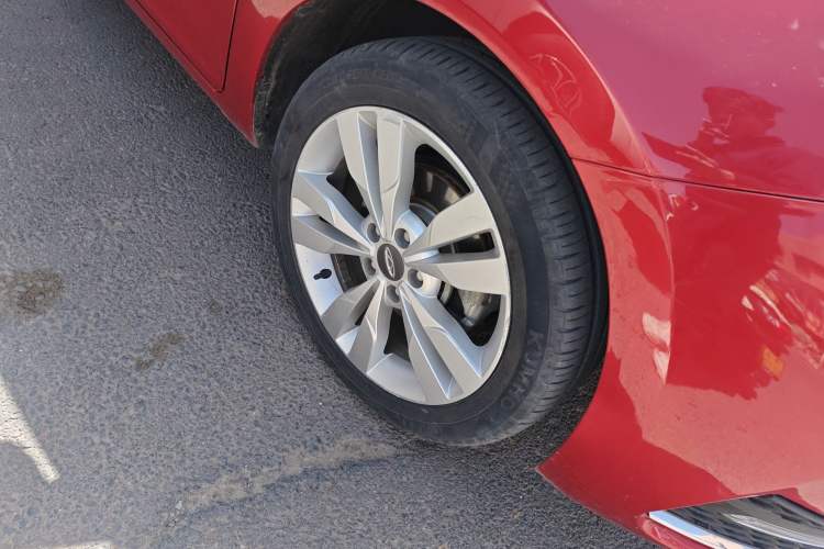 Used Chery Arrizo 5 2016 1.5L CVT Trendsetting Edition Right Front Wheel Hub