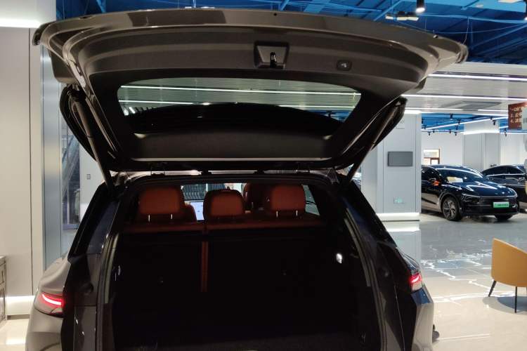 Used Li Auto L6 2024 Pro Model Trunk