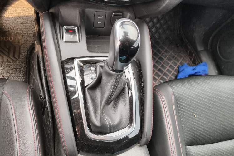 Used Nissan Qashqai 2019 2.0L CVT Luxury Edition Gear Lever