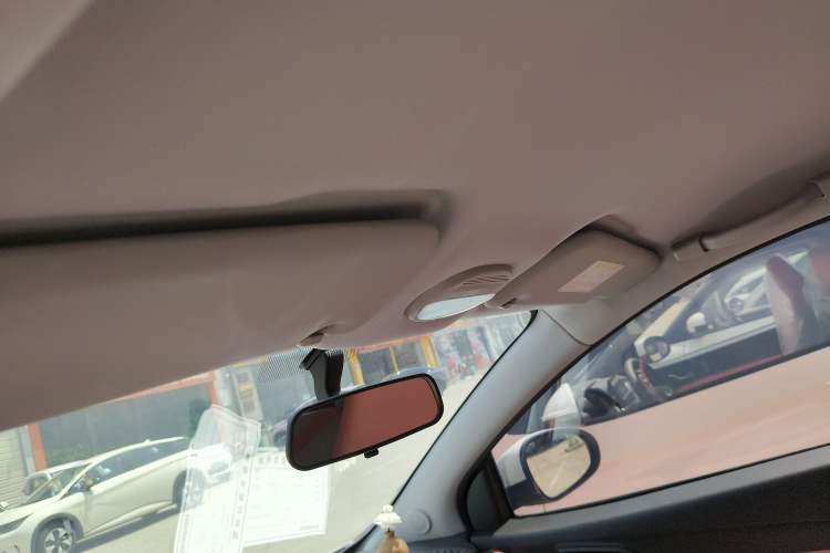 Used Chery QQ Little Ant 2022 Revised Version Sweet Pink Edition Half-Sugar Version Lithium Iron Phosphate 30.7 kWh 30 kW 301 km Headliner