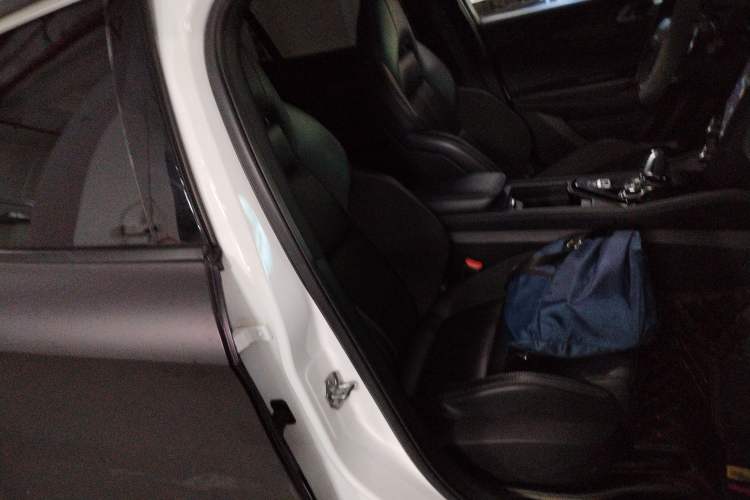 Used Lynk & Co 03 2022 1.5TD DCT JingPlus Right Front Seat