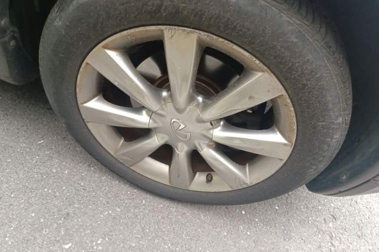 Used Infiniti QX50 2013 2.5L Two-Wheel-Drive Elegant Edition