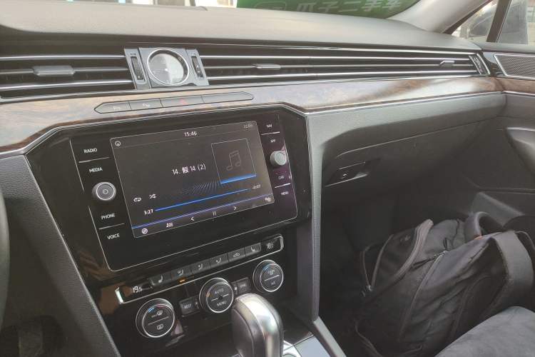 Used Volkswagen Magotan 2018 330TSI DSG Luxury Model Audio And AC Panel