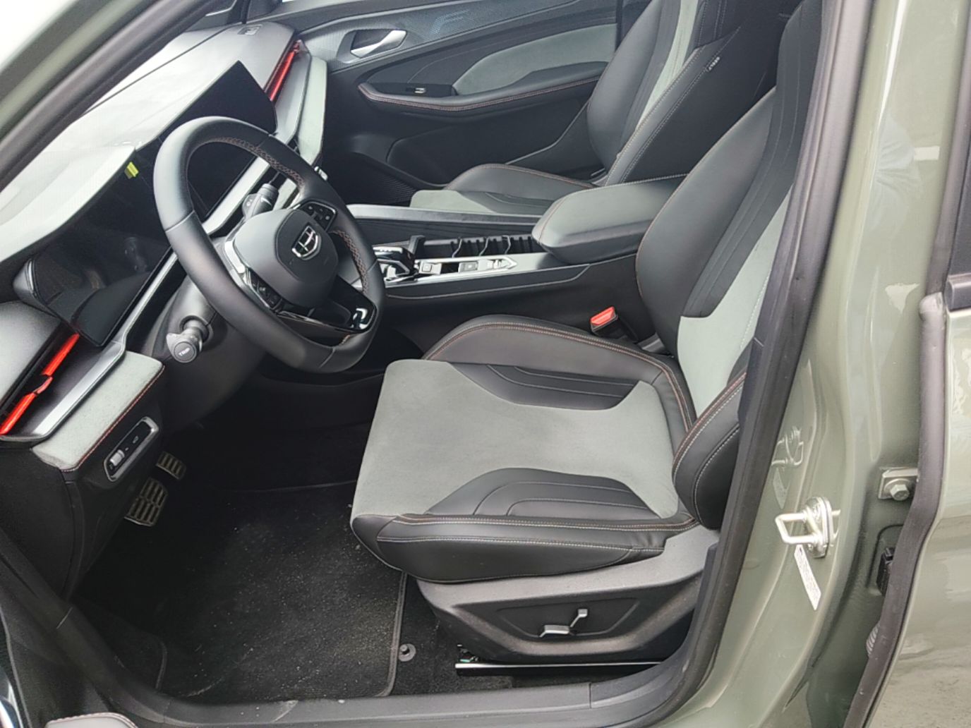 Geely Auto Binray 2022 Binrui COOL 1.5T DCT Electric Edition — снимка 17