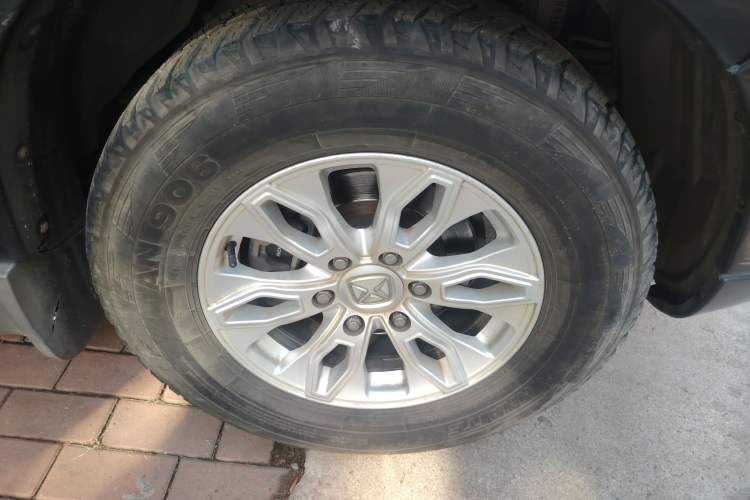 Used JMC Yusheng S350 2013 2.4T Automatic 2WD Diesel Luxury Edition 5 Seats
