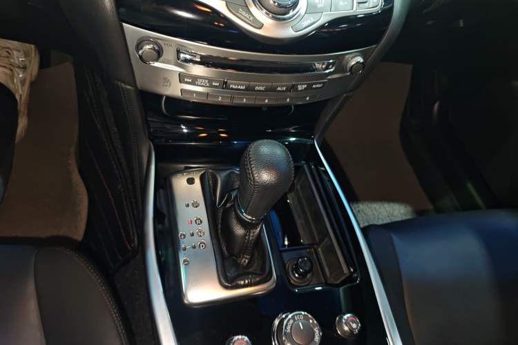 Used Infiniti Q70 2017 Q70L 2.5L Elite Edition Gear Lever
