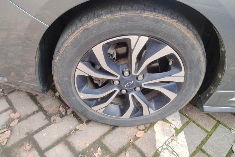 Used Chevrolet Monza 2020 Light Hybrid RS 330T Automatic Thrill Edition Left Front Wheel Hub