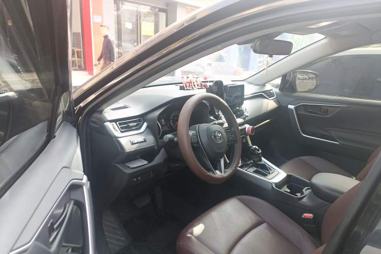 Used Toyota RAV4 2024 2.0L CVT Two-Wheel Drive Urban Edition
