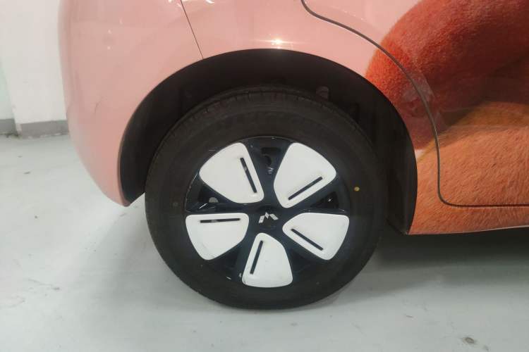 Used Wuling Hongguang MINIEV 2025 Four-Door Version Premium Edition Exterior 5