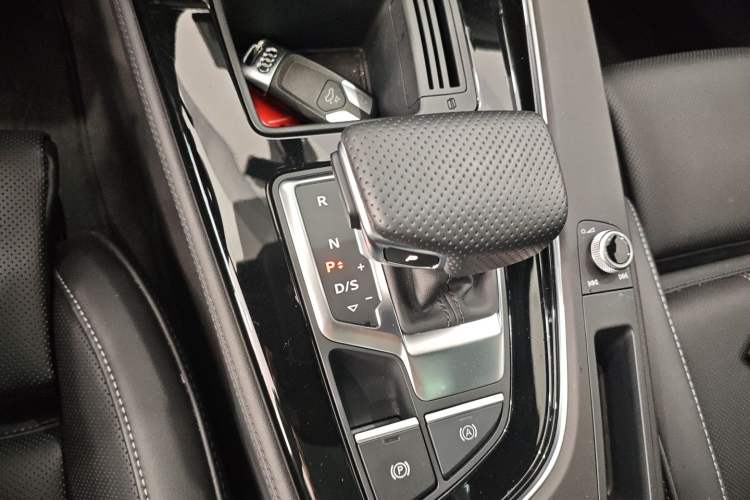 Used Audi A4L 2025 2 Million Units Enjoyment Version 40 TFSI Luxury Dynamic Edition B&O Starry Night Edition