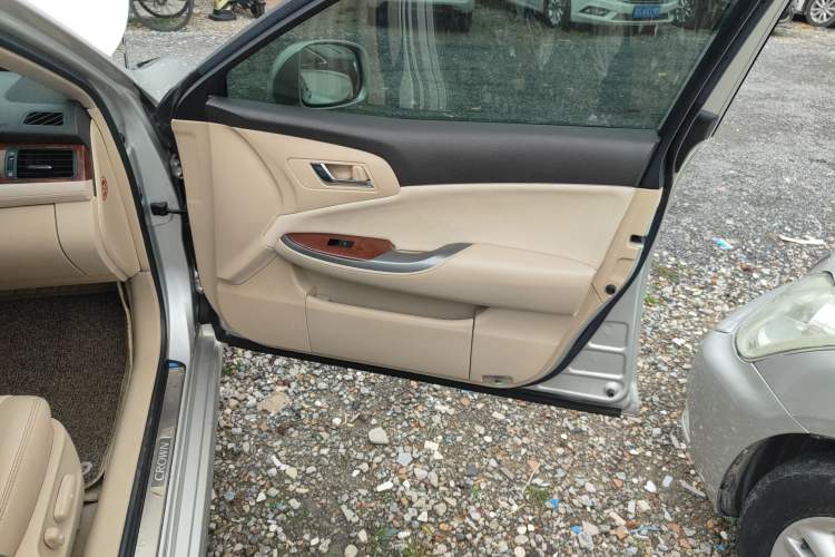 Used Toyota Crown 2012 2.5L Royal Leather Edition