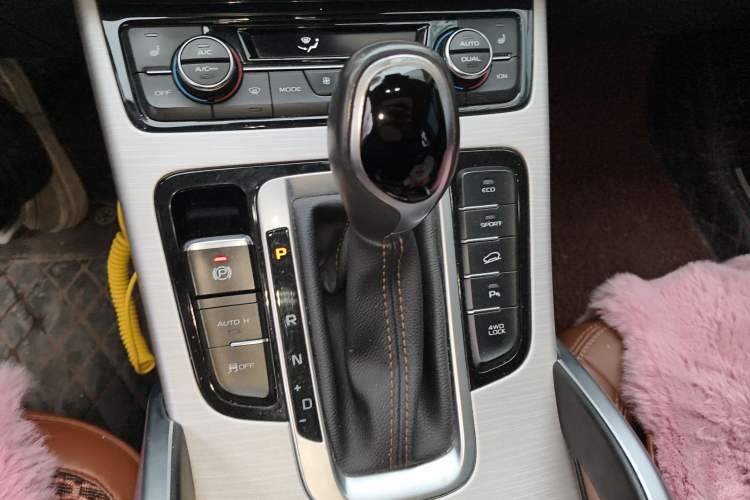 Used Geely Auto Emgrand X7 Sport 2018 1.8TD Automatic All-Wheel-Drive ZhiZun Model with 4G Connectivity