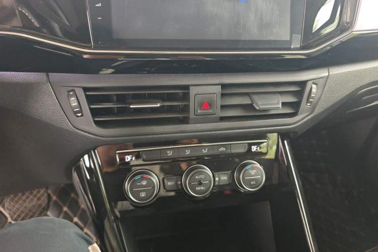 Used Volkswagen Tayron 2019 330TSI Two-Wheel Drive Luxury Model China VI Standard Audio And AC Panel