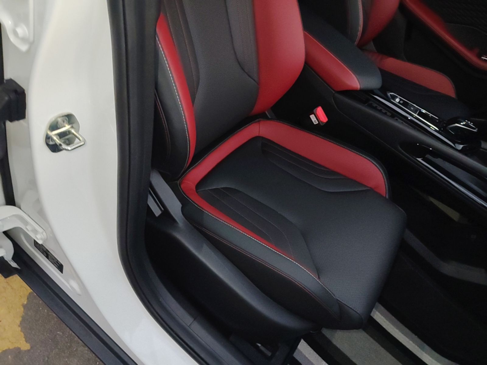Geely Auto Coolray 2023 Bin Yue COOL 1.5TD DCT Champion Edition — снимка 19