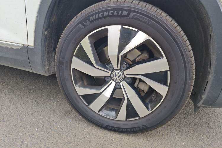 Used Volkswagen Tayron 2020 330TSI Two-Wheel Drive Luxury Smart Connectivity Version Right Front Wheel Hub
