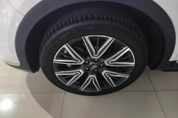 Used Hongqi HS5 2022 Facelifted Version 2.0T Smart Connect Flagship All-Wheel-Drive Edition Left Front Wheel Hub