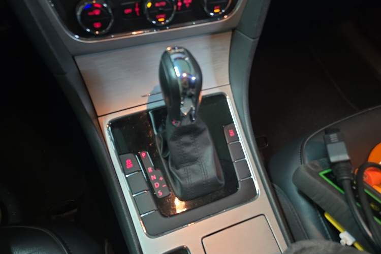 Used Volkswagen Passat 2014 1.8TSI DSG Prestige Edition Gear Lever