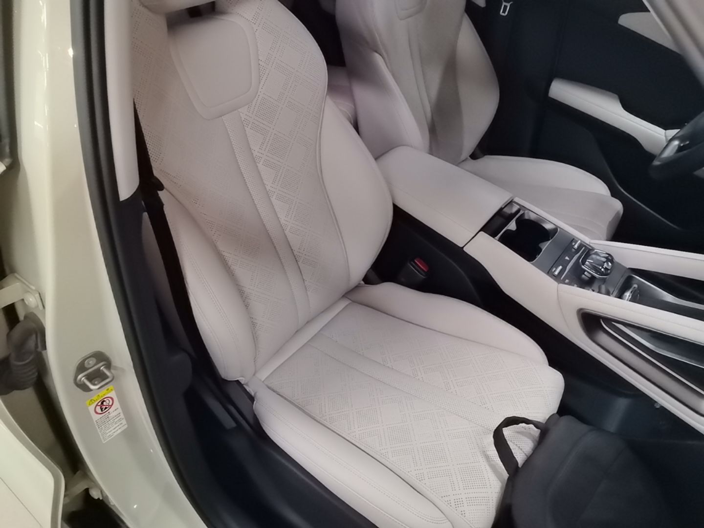 BYD Yuan UP 2024 401 km Active Version — снимка 19