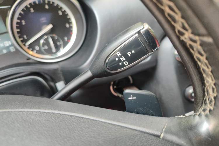 Used Mercedes-Benz R-Class 2014 R 320 4MATIC Business Model Gear Lever