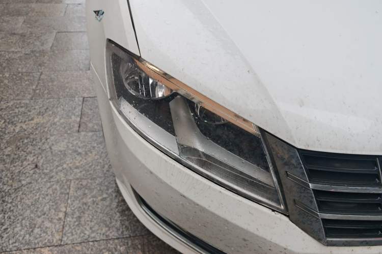 Used Volkswagen Lavida 2013 Revised Classic 1.6L Automatic Fashion Edition Right Front Headlight