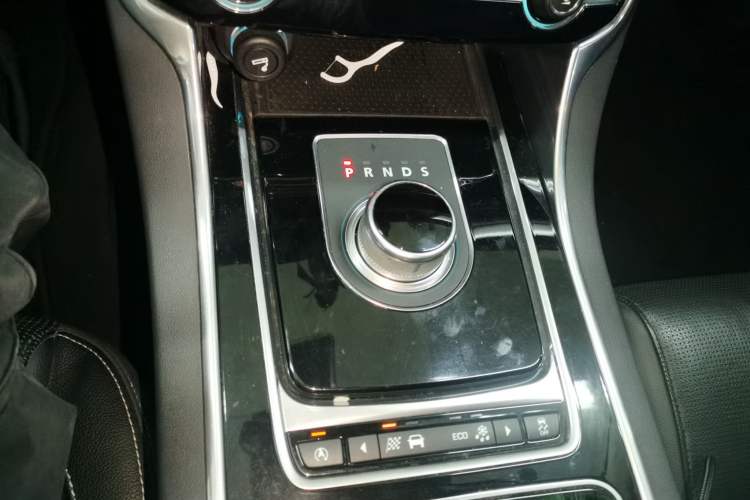 Used Jaguar XF 2016 XF 2.0T Two-Wheel-Drive R-Sport Sport Edition Gear Lever