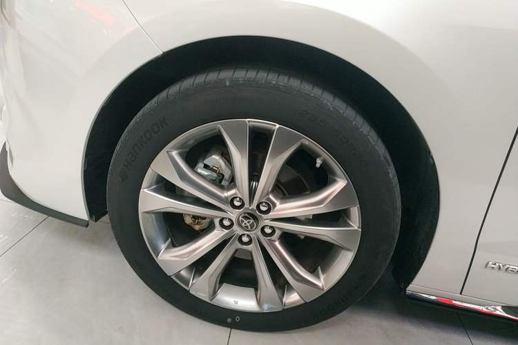 Used Toyota SIENNA 2023 2.5L Hybrid Ultimate Edition Left Front Wheel Hub