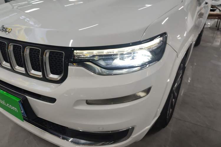 Used Jeep Grand Commander 2018 2.0T Four-Wheel Drive Smart Enjoyment Version China V Emission Standard