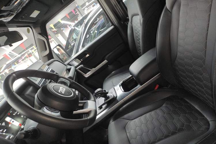 Used 212 T01 2024 2.0T Mechanic
