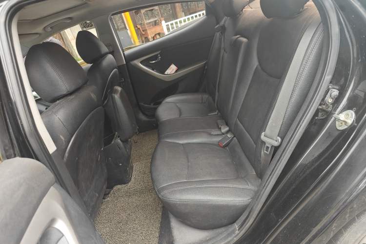 Used Hyundai Elantra (5th Generation / Langdong) 2012 1.6L Manual Leading Model