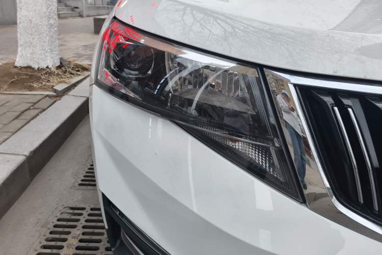 Used Skoda Kamiq 2021 1.5L Automatic Comfort Edition Right Front Headlight