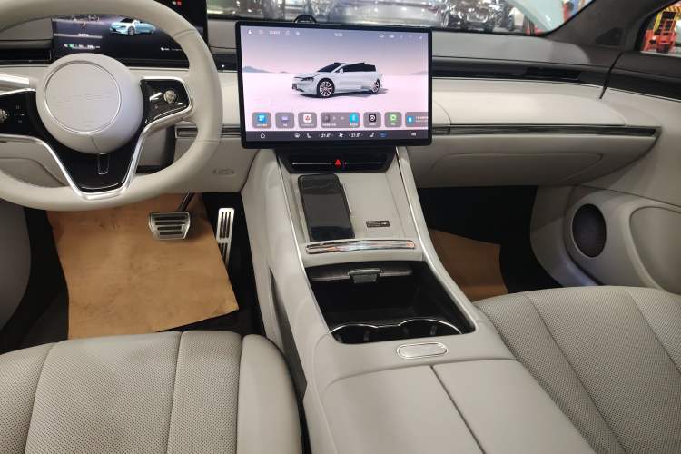 Used Hima Luxeed S7 2025 785 km Ultra
