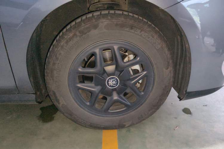 Used BYD Qin PLUS 2025 DM-i Smart Drive 55KM Leading Model Right Front Wheel Hub