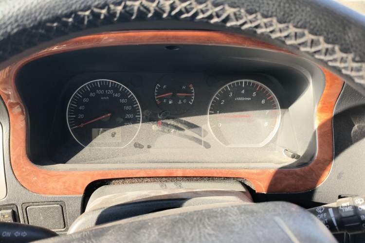 Used Jinbei Grace 2015 2.2L Classic Edition Standard Version Long Wheelbase 11 Seats
