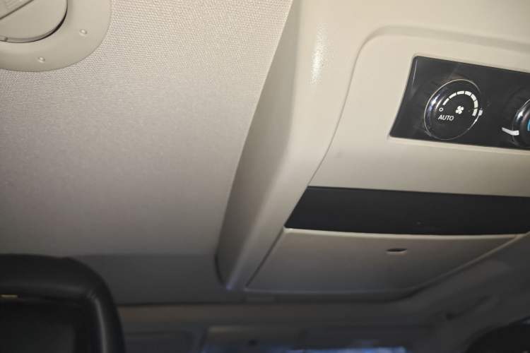 Used Dodge Journey 2013 2.4L Two-Wheel Drive Luxury Version
