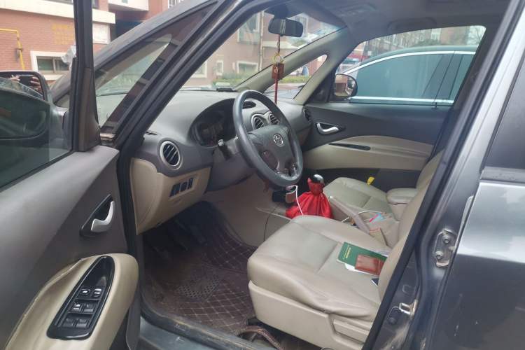 Used JAC Group Refine M2 2012 1.8L MT Business & Luxury 7-Seater