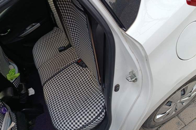 Used Toyota YARiS L Zhi Xuan 2015 1.5E Automatic Charm Edition Left Rear Seat