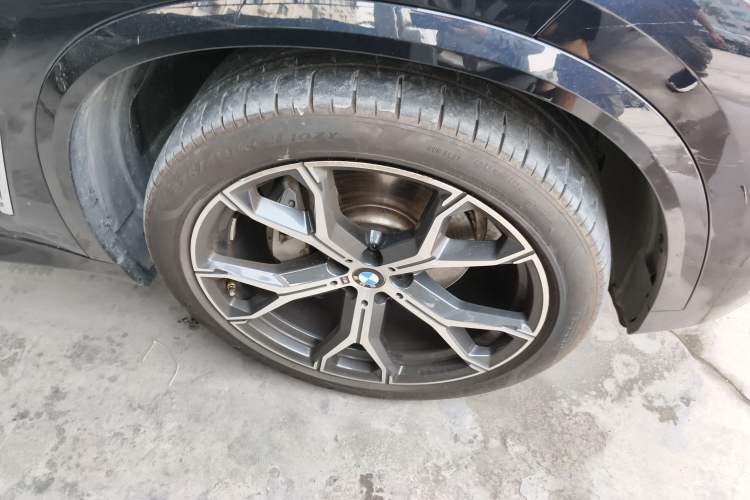 Used BMW X5 2022 Restyled xDrive 40Li M Sport Package Right Front Wheel Hub