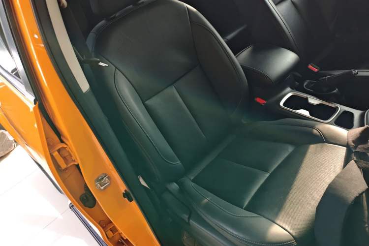 Used Nissan Navara 2021 2.5L Automatic 4x4 Premium Version QR25 Right Front Seat