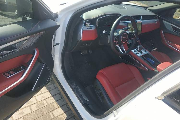 Used Jaguar F-PACE 2024 P250 R-Dynamic SE
