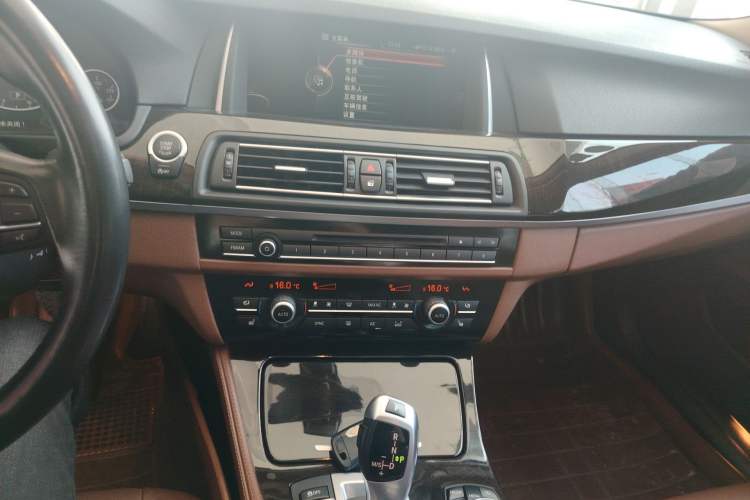 Used BMW 5 Series 2014 528Li Leading Model
