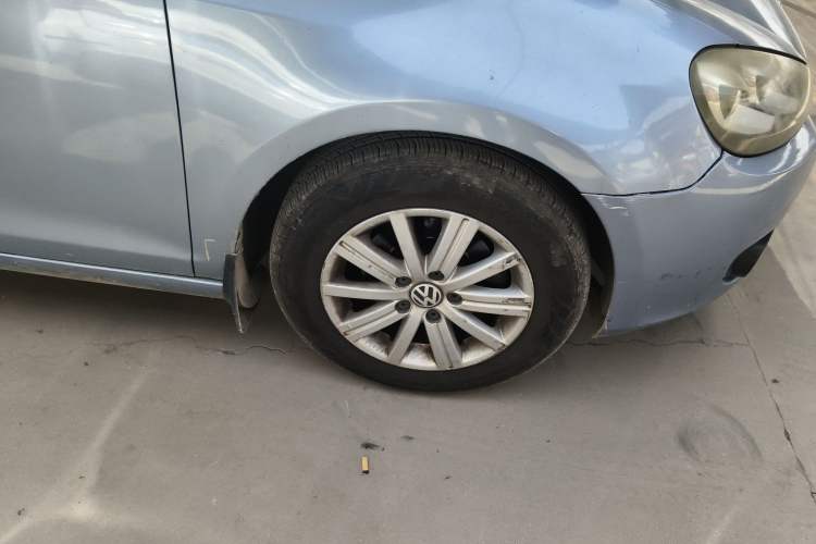 Used Volkswagen Golf 2011 1.6L Automatic Fashion Edition Right Front Wheel Hub