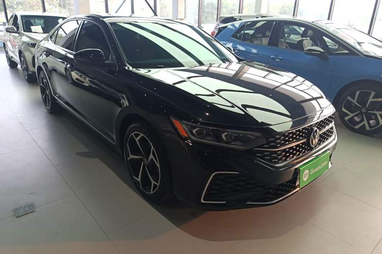 Used Volkswagen Passat 2024 380TSI Starry Dragon Edition Front Right 45 Deg